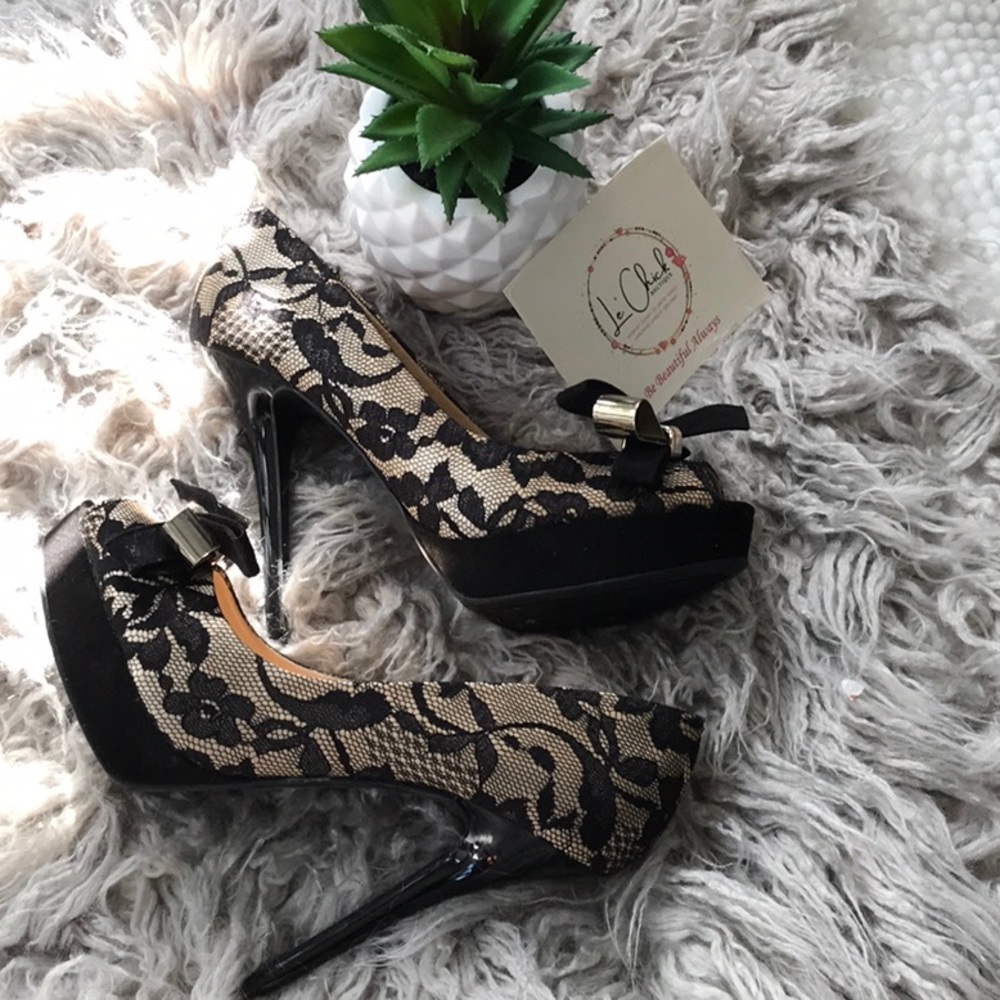 Guess Lace peep Toe platform
